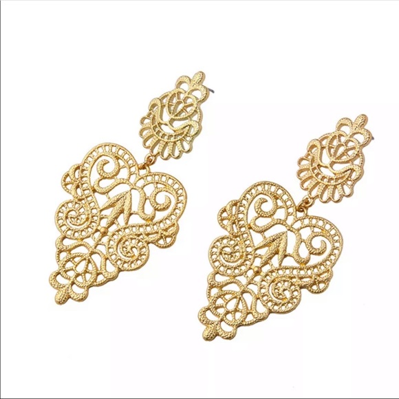 NWT Hollow Leaves Big Pendants Drop Earrings - Picture 3 of 3